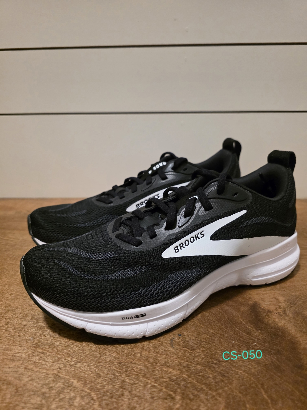 Brooks Trace 4 Womens Running Shoes Size 7.5 Black Grey White Wide Width D